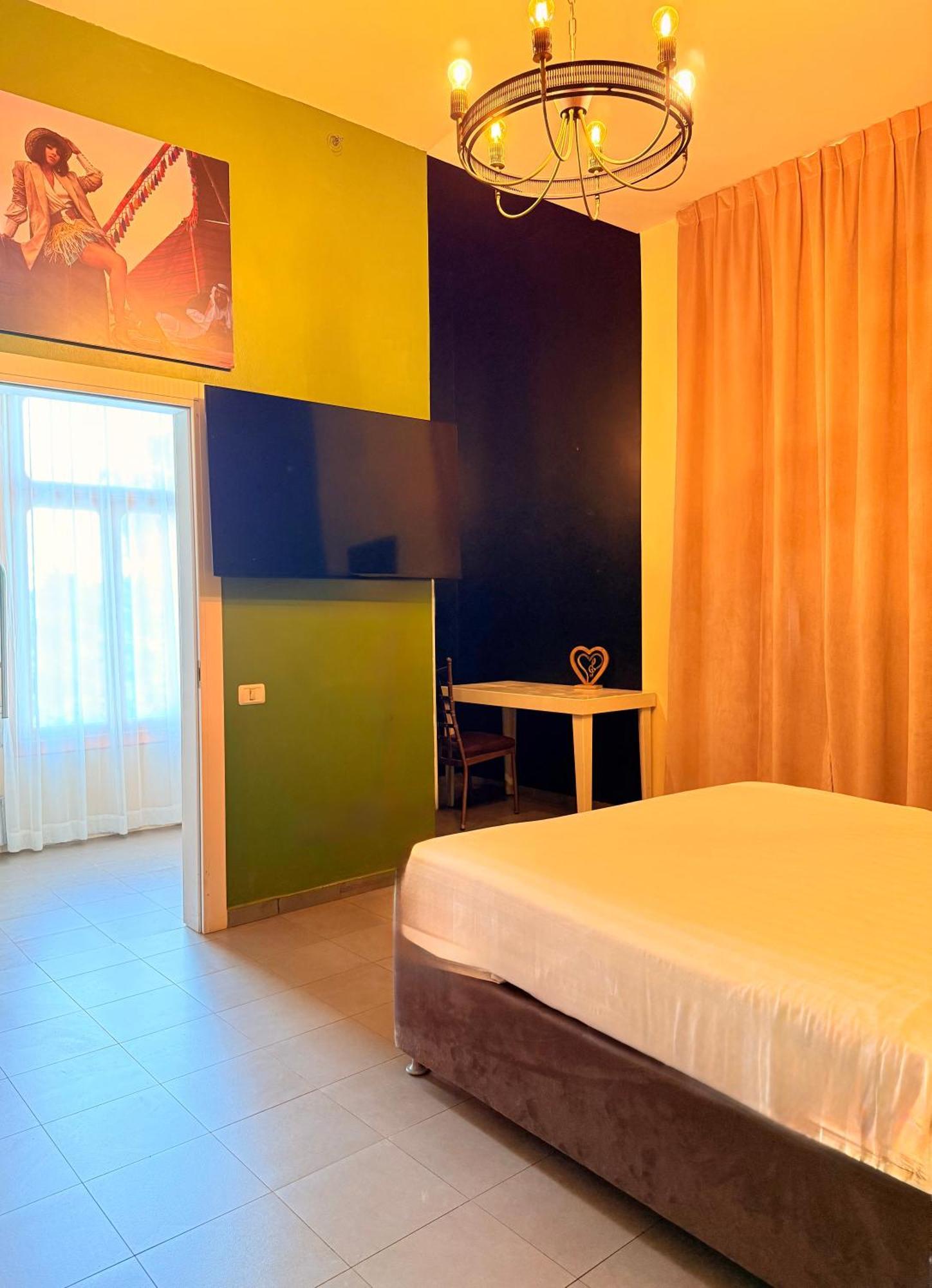 Inta Hotel (Adults Only) 텔아비브 외부 사진